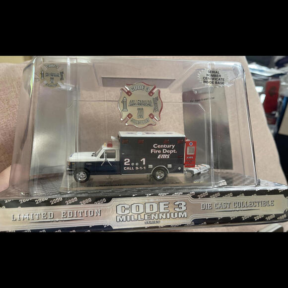 Code 3  - 1/64 ~ Millennium Series Ford F-350 Ambulance 21 (12214) - MIB - Picture 1 of 9